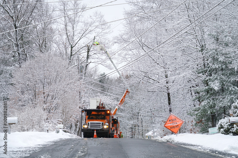 Utilities brace for potential snow and ice this weekend