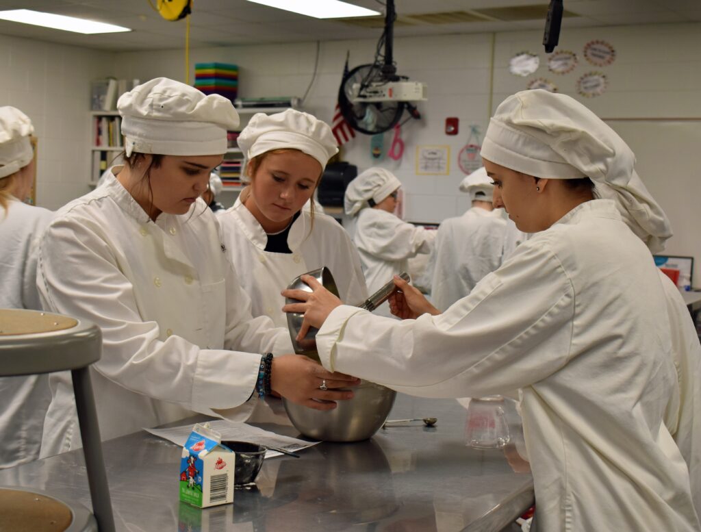 ‘Culinary Cougars’ set for pie sale