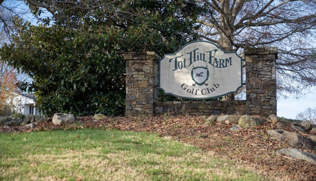 Tot Hill Farm Golf Club sign