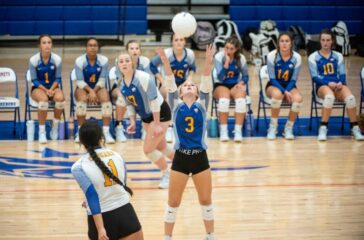 SWR volleyball Molly Smith sets at Asheboro 2023