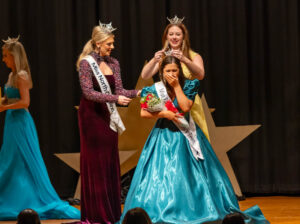Miss Randolph County Teen Ila Monical receives her crown. 