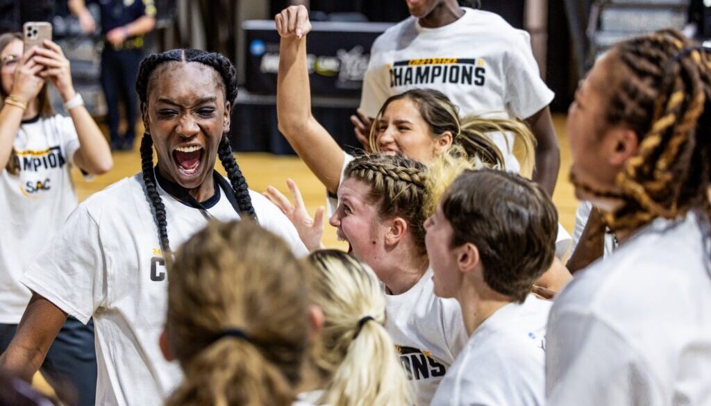 Anderson hoops Diamond McDowell March2025