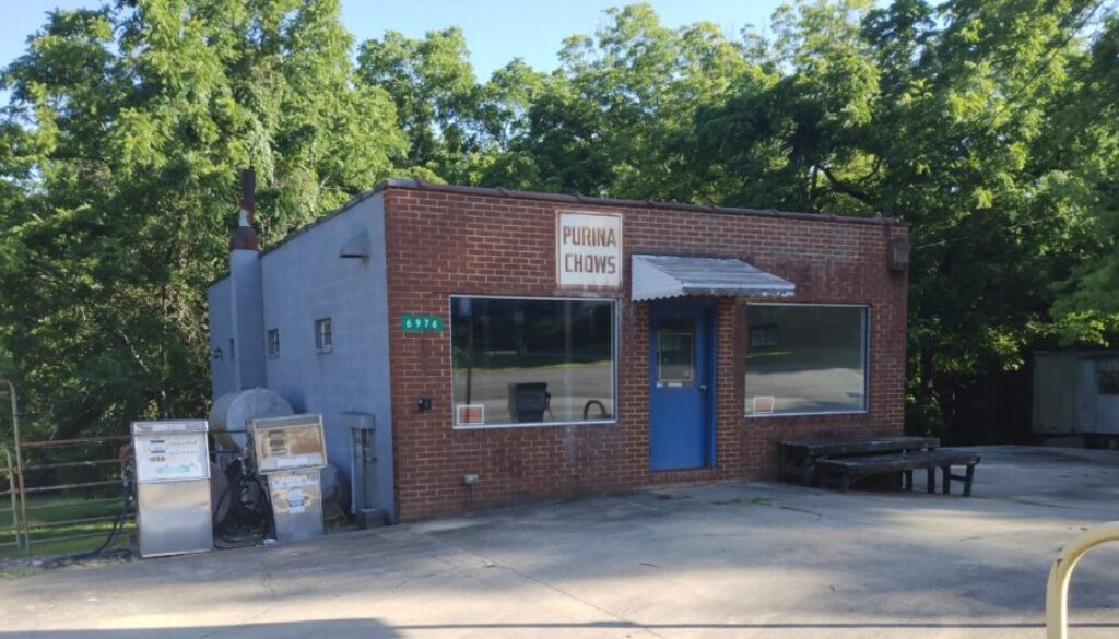 Arts Town and Country store closed