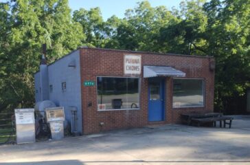 Arts Town and Country store closed